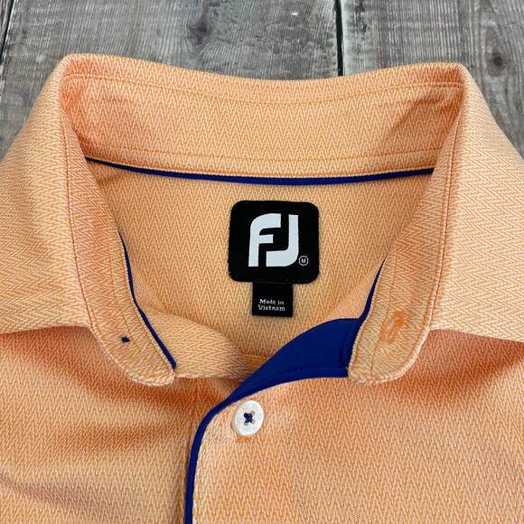 FootJoy Polo Men's Size M Stitched Logo on Sleeve Golf Shirt Peach Zig Zag Print - Picture 3 of 11